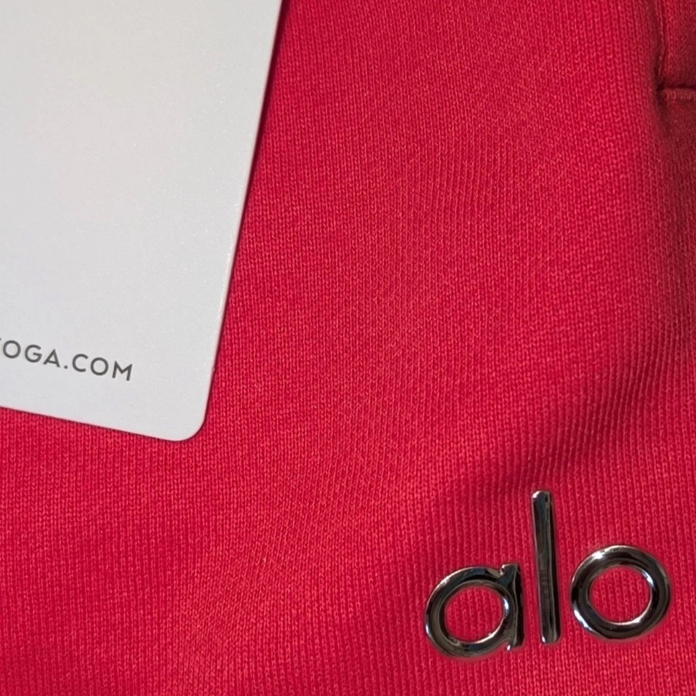 SAME DAY SHIP! NWT ALO YOGA AUTHENTIC YOGA CANDY RED ACCOLADE SHORTS match game - Picture 5 of 8